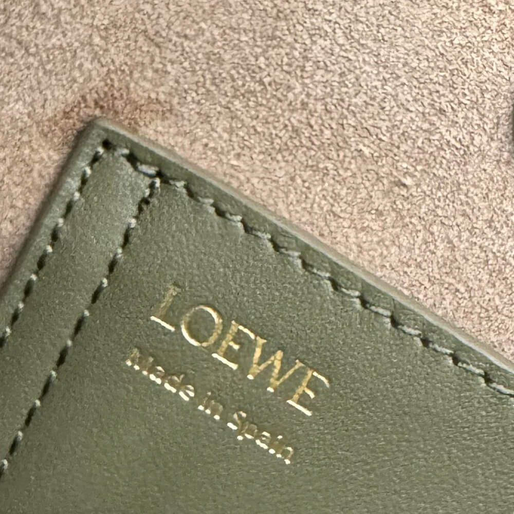 LOEWE Mini Pebble bucket in smooth calfskin(high-end grade)