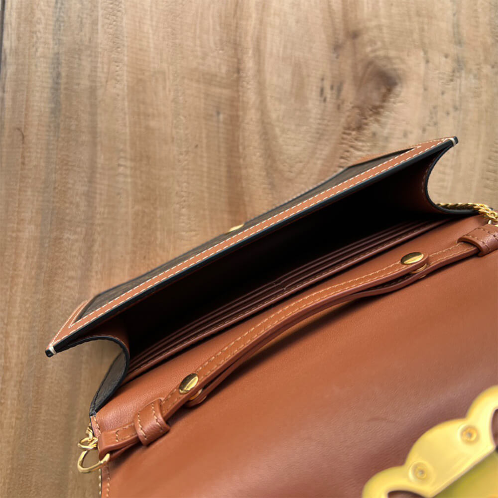 CELINE WALLET ON CHAIN MARGO in TRIOMPHE CANVAS and calfskin(High-end Grade)