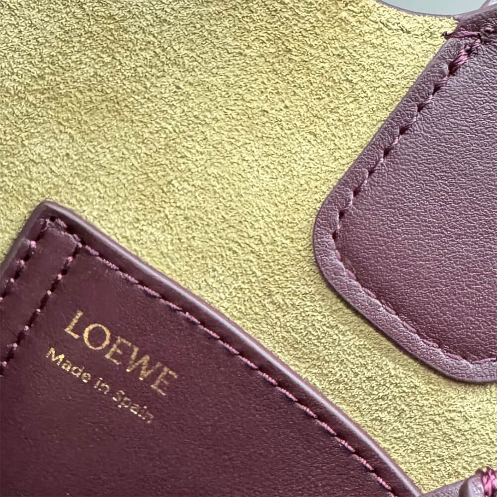 LOEWE Mini Pebble bucket in smooth calfskin(high-end grade)