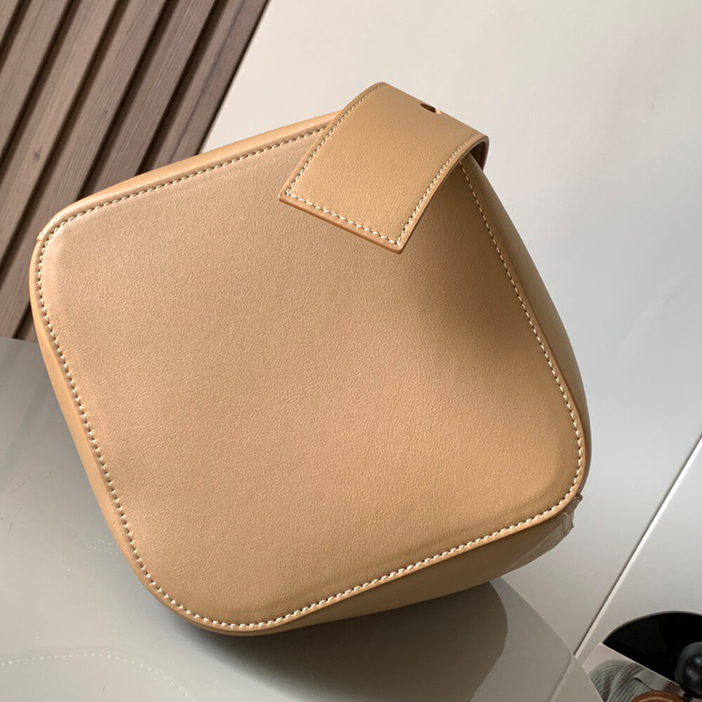 LOEWE Medium Pebble bucket in smooth calfskin(high-end grade)